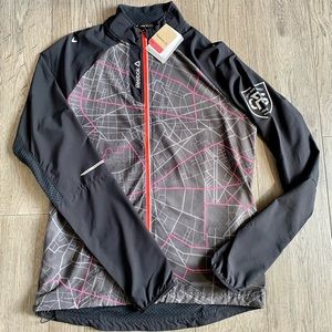 NWT, Men’s REEBOK running jacket, front zip with side zip pockets, size Medium